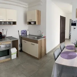 Lavender Garden Apartman
